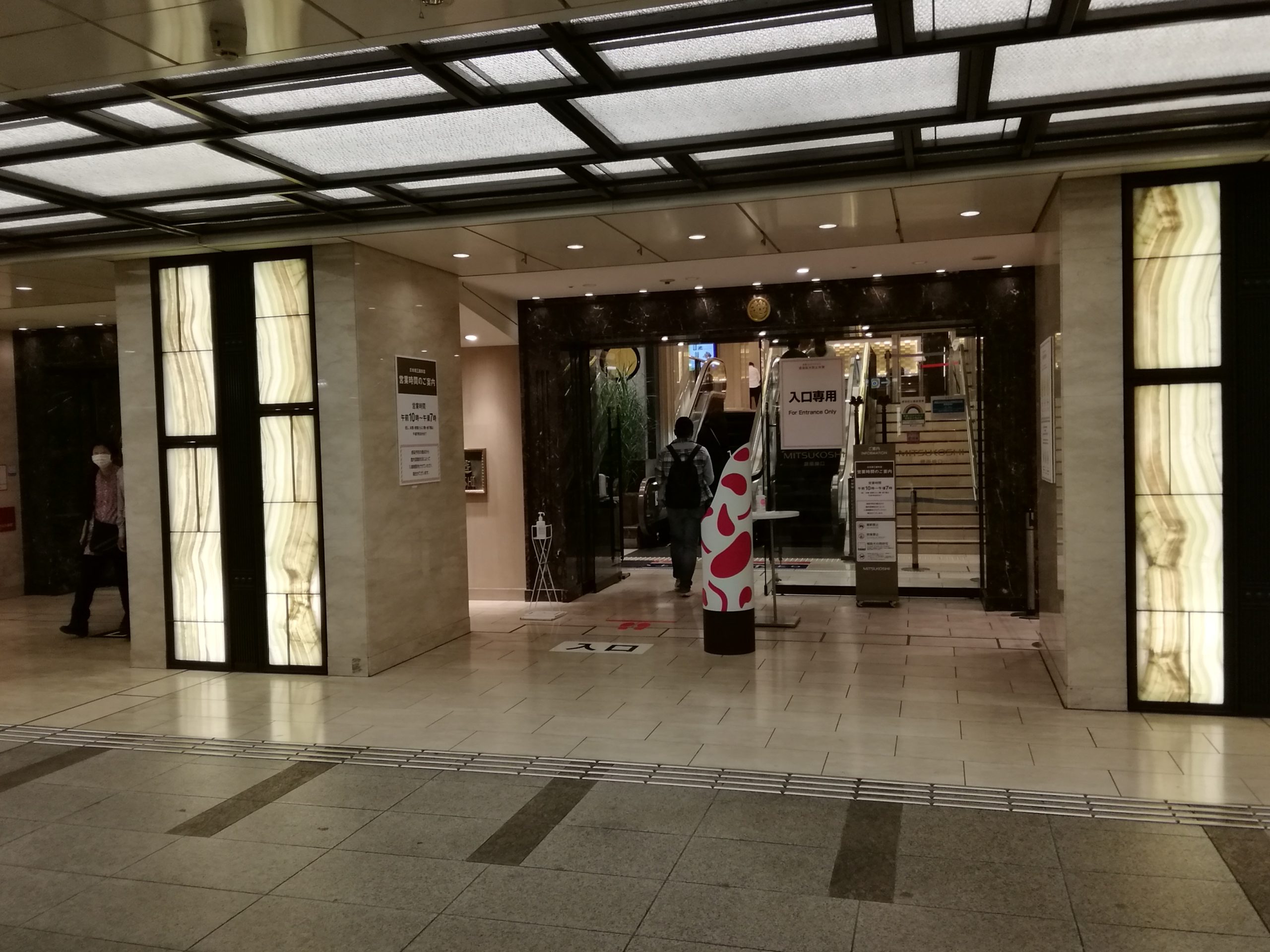 Mitsukoshi Nihonbashi entrance
